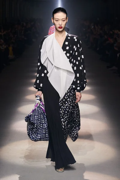 Look 28